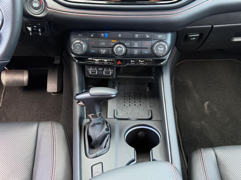 Dodge Durango Vehicle Full-screen Gallery Image 12
