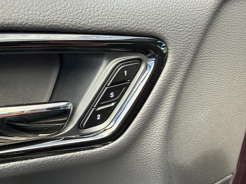 Dodge Durango Vehicle Full-screen Gallery Image 14
