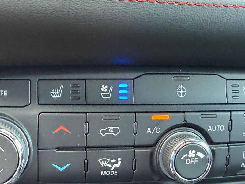 Dodge Durango Vehicle Full-screen Gallery Image 20