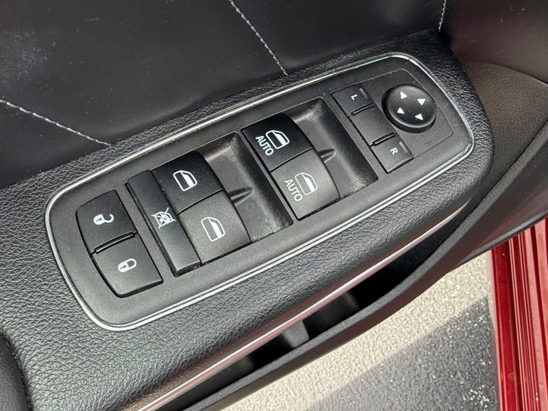 Dodge Charger Vehicle Full-screen Gallery Image 15