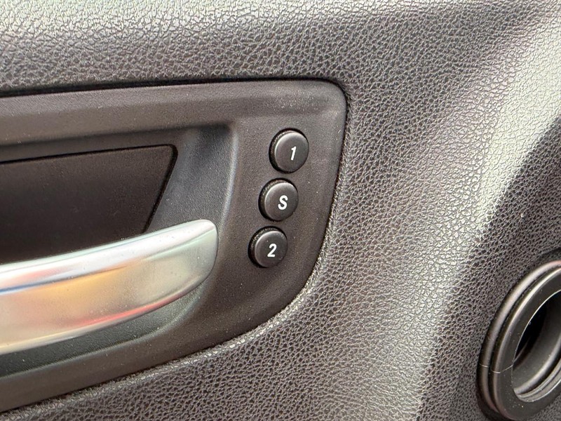 Dodge Charger Vehicle Full-screen Gallery Image 16