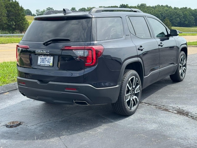 GMC Acadia Vehicle Full-screen Gallery Image 03