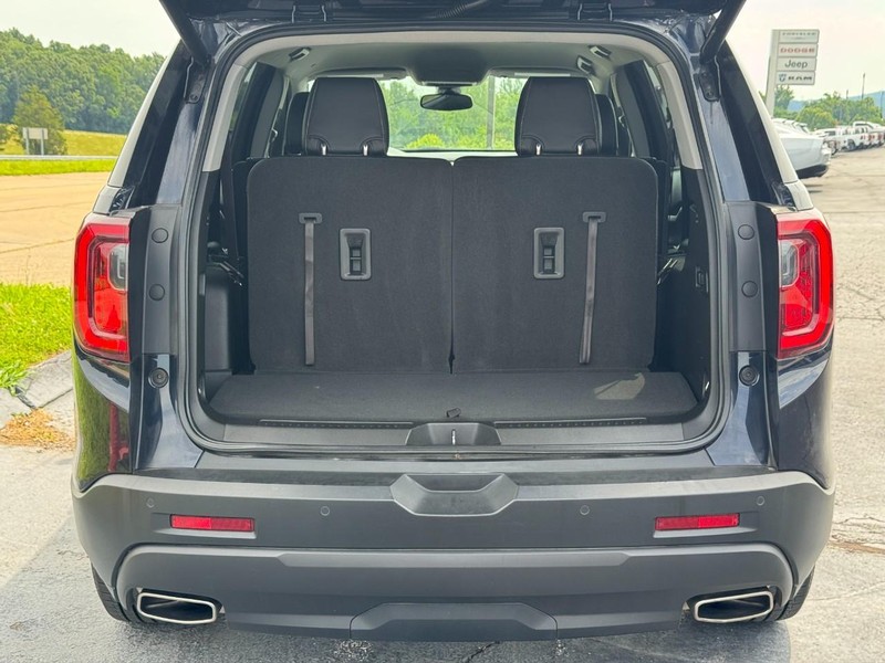GMC Acadia Vehicle Full-screen Gallery Image 05
