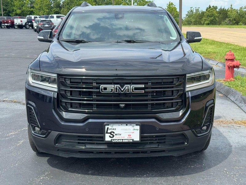 GMC Acadia Vehicle Full-screen Gallery Image 09