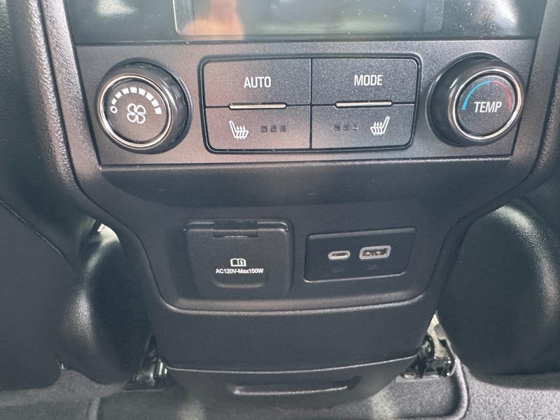 GMC Acadia Vehicle Full-screen Gallery Image 13