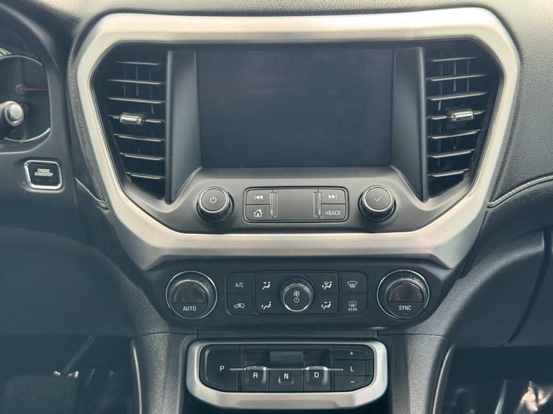 GMC Acadia Vehicle Full-screen Gallery Image 16