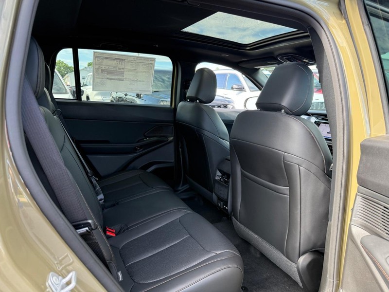 Jeep Cherokee Vehicle Full-screen Gallery Image 6