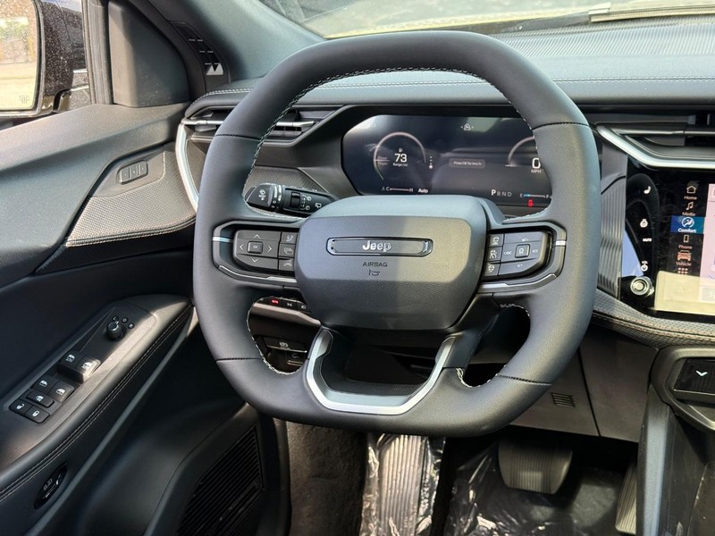 Jeep Cherokee Vehicle Full-screen Gallery Image 8