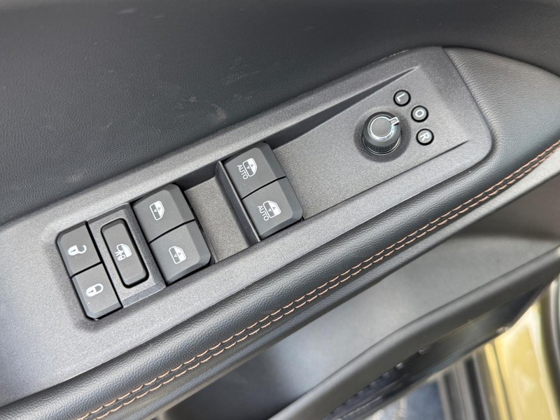 Jeep Cherokee Vehicle Full-screen Gallery Image 11
