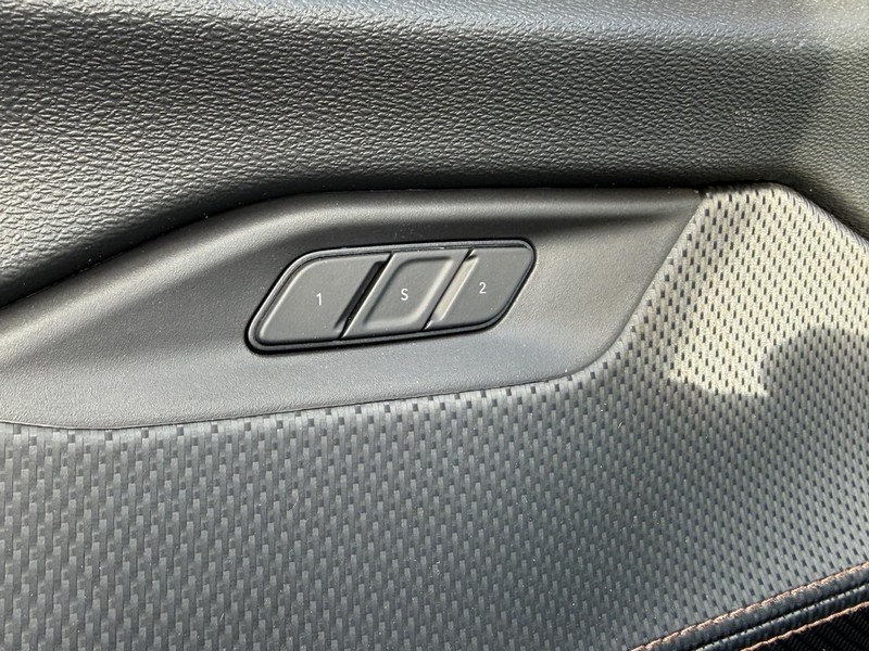 Jeep Cherokee Vehicle Full-screen Gallery Image 12