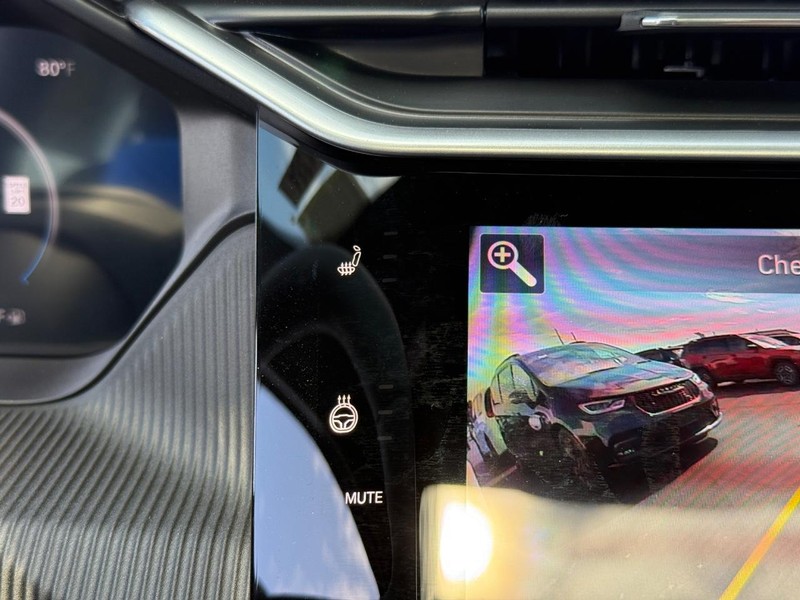 Jeep Cherokee Vehicle Full-screen Gallery Image 18