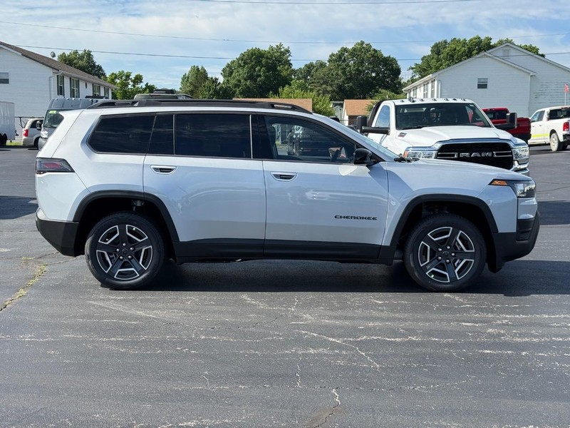 Jeep Cherokee Vehicle Full-screen Gallery Image 2