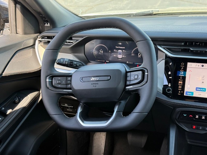 Jeep Cherokee Vehicle Full-screen Gallery Image 8