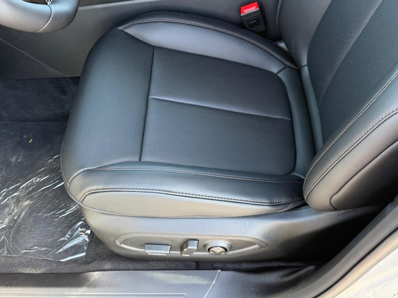 Jeep Cherokee Vehicle Full-screen Gallery Image 12