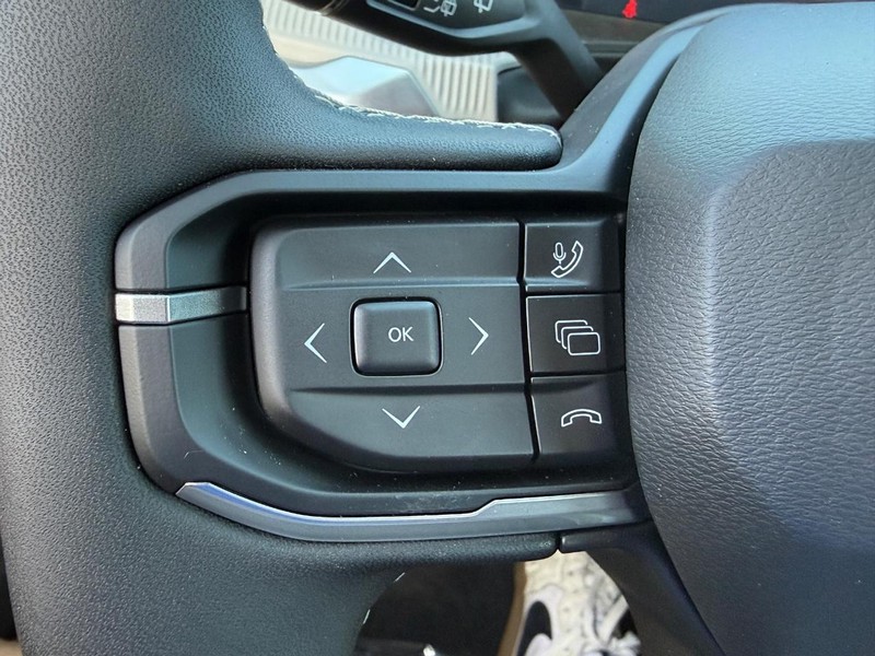 Jeep Cherokee Vehicle Full-screen Gallery Image 13