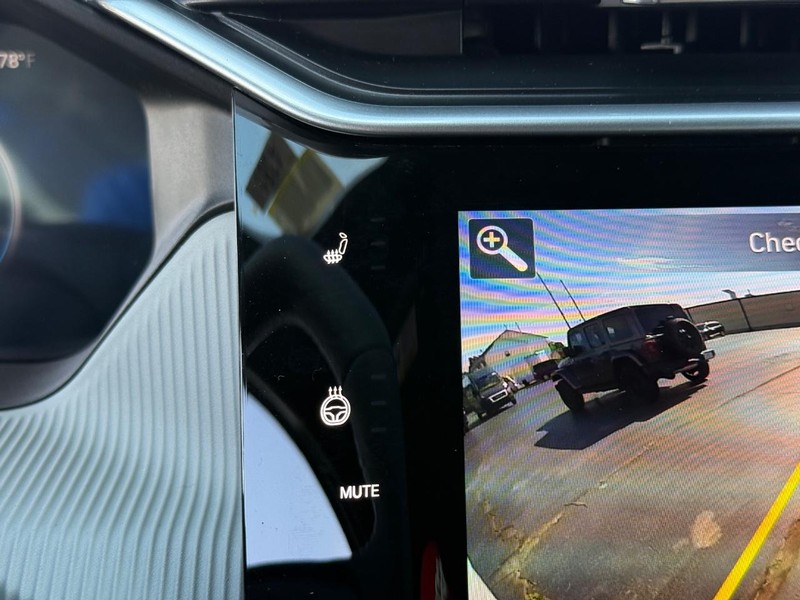 Jeep Cherokee Vehicle Full-screen Gallery Image 17