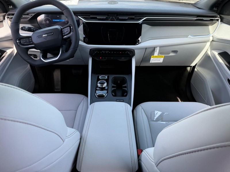 Jeep Cherokee Vehicle Full-screen Gallery Image 7