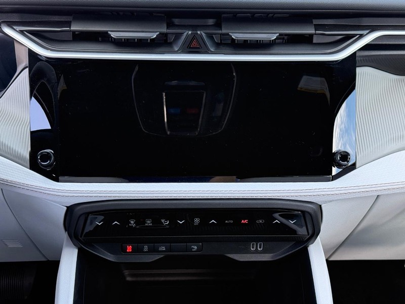 Jeep Cherokee Vehicle Full-screen Gallery Image 9