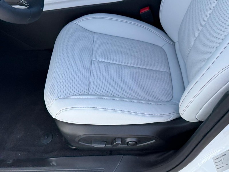 Jeep Cherokee Vehicle Full-screen Gallery Image 12