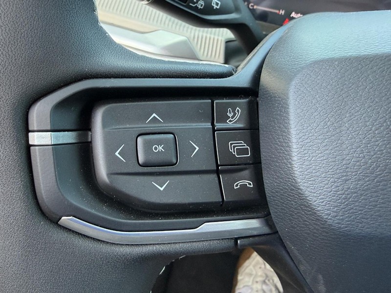 Jeep Cherokee Vehicle Full-screen Gallery Image 13