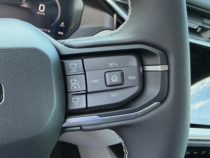 Jeep Cherokee Vehicle Full-screen Gallery Image 14