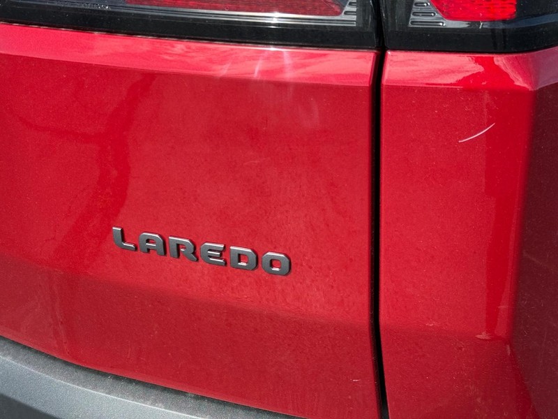 Jeep Cherokee Vehicle Full-screen Gallery Image 4