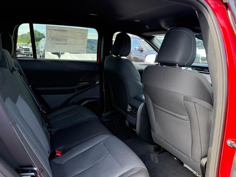 Jeep Cherokee Vehicle Full-screen Gallery Image 6