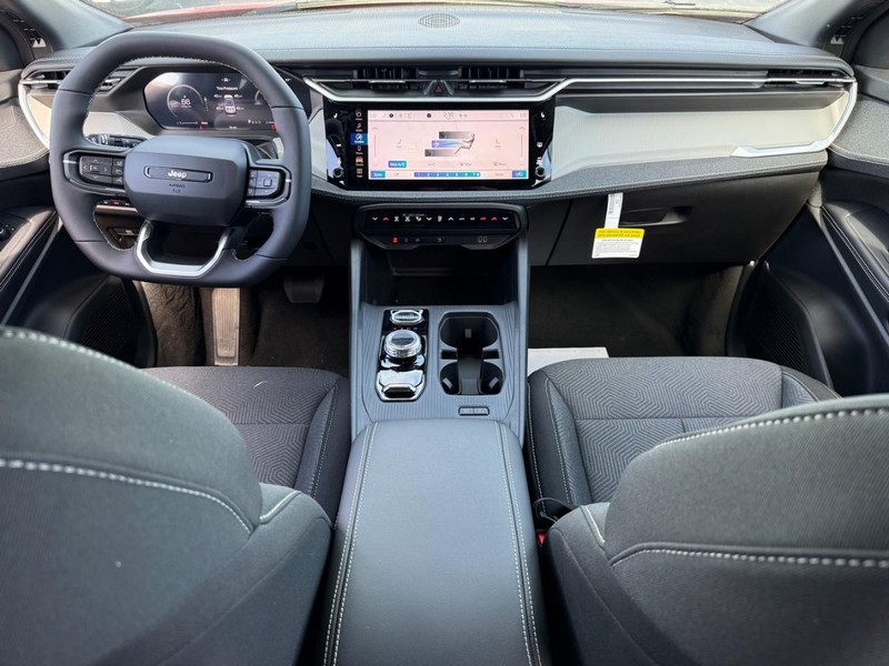 Jeep Cherokee Vehicle Full-screen Gallery Image 7