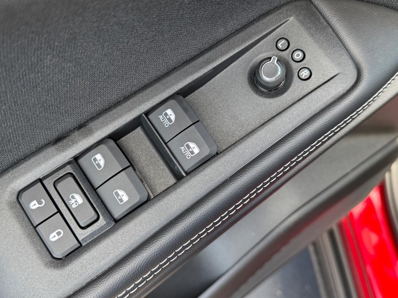Jeep Cherokee Vehicle Full-screen Gallery Image 11