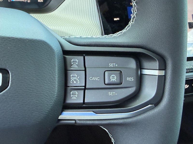 Jeep Cherokee Vehicle Full-screen Gallery Image 14