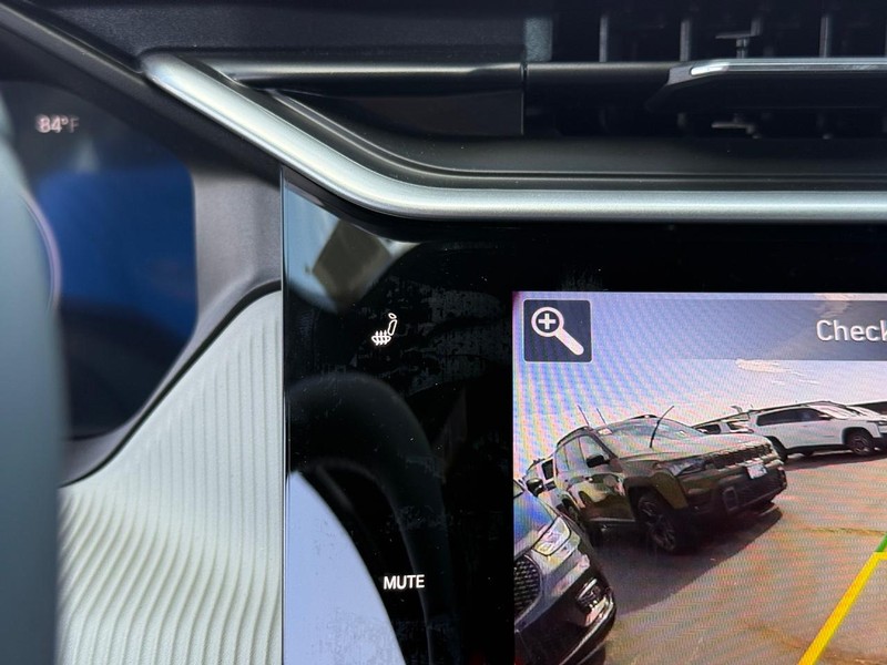 Jeep Cherokee Vehicle Full-screen Gallery Image 17