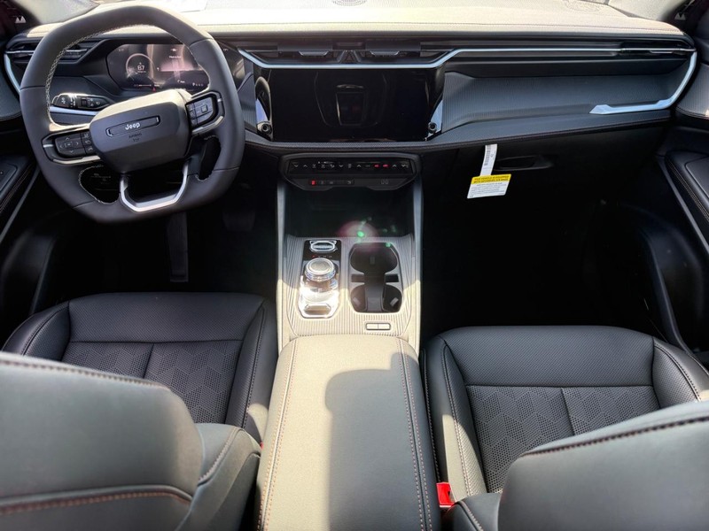 Jeep Cherokee Vehicle Full-screen Gallery Image 6