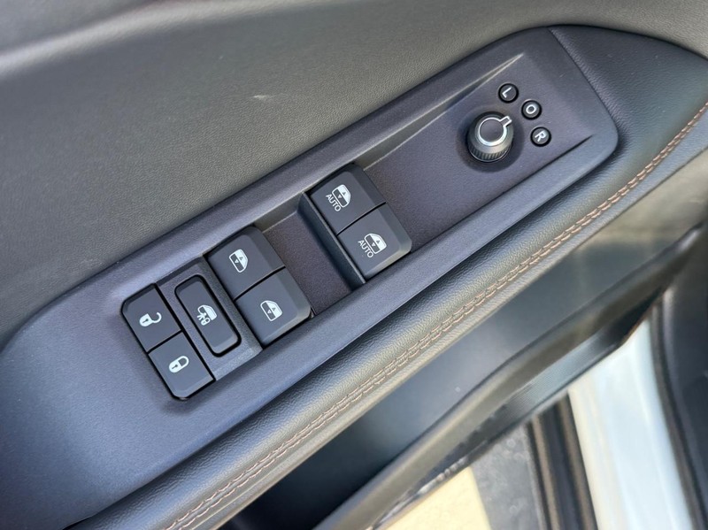 Jeep Cherokee Vehicle Full-screen Gallery Image 10
