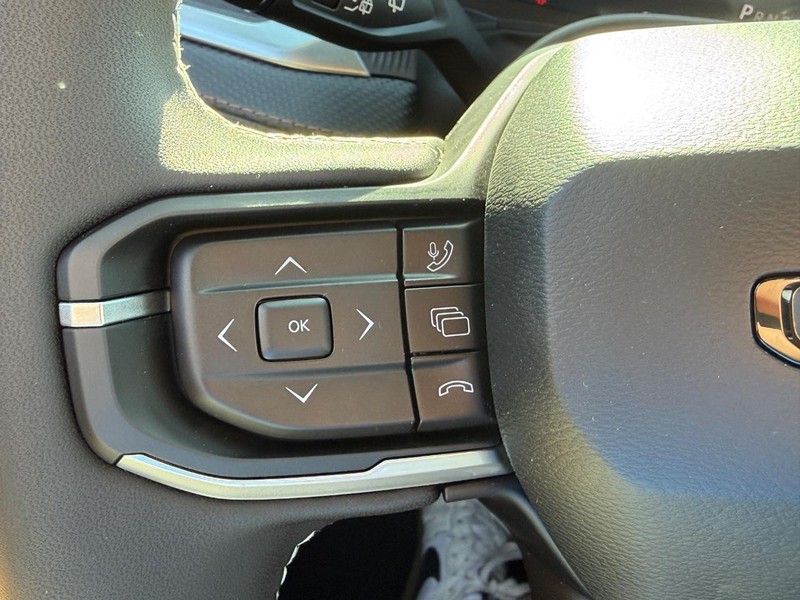 Jeep Cherokee Vehicle Full-screen Gallery Image 13
