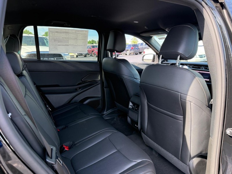 Jeep Cherokee Vehicle Full-screen Gallery Image 6