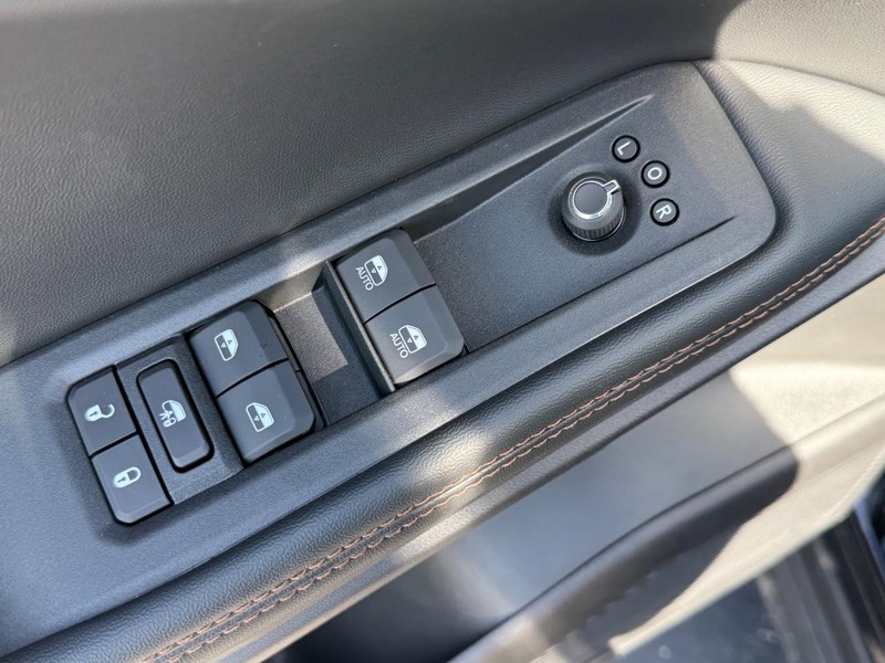 Jeep Cherokee Vehicle Full-screen Gallery Image 11