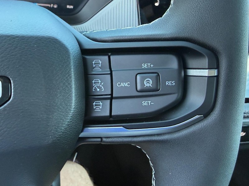 Jeep Cherokee Vehicle Full-screen Gallery Image 14