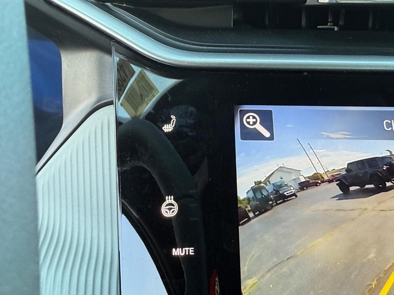 Jeep Cherokee Vehicle Full-screen Gallery Image 17