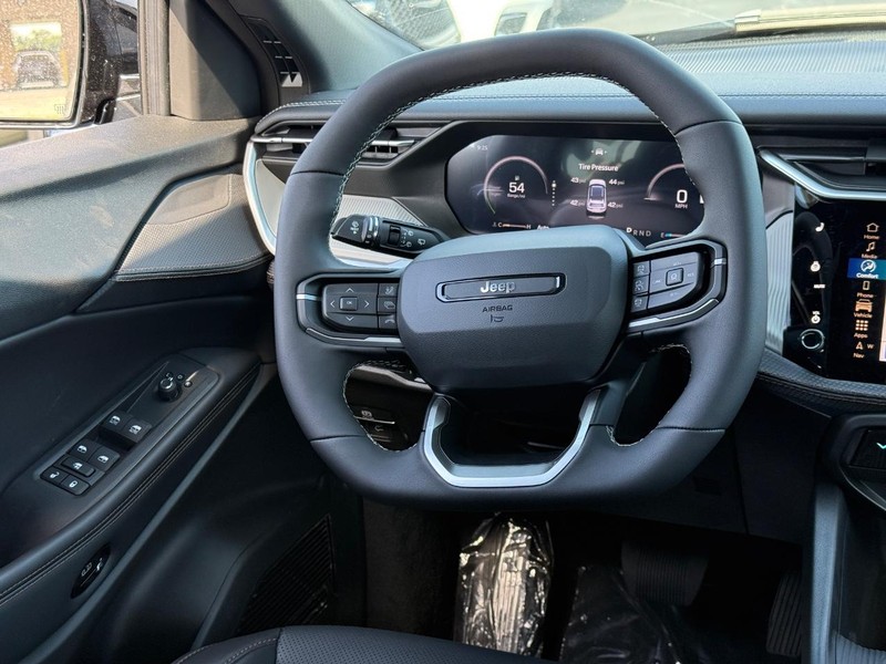 Jeep Cherokee Vehicle Full-screen Gallery Image 8