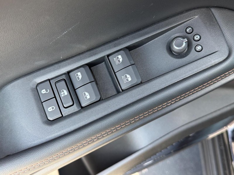 Jeep Cherokee Vehicle Full-screen Gallery Image 11