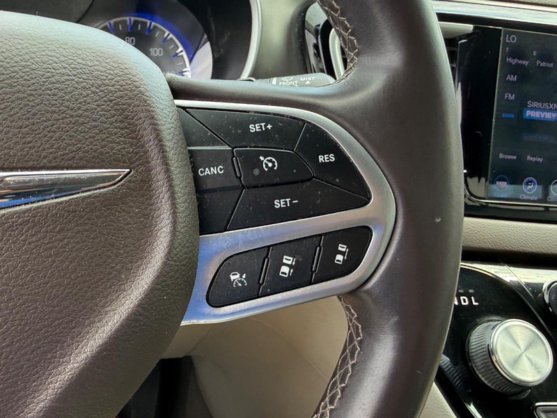 Chrysler Pacifica Vehicle Full-screen Gallery Image 19