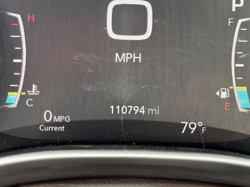 Chrysler Pacifica Vehicle Full-screen Gallery Image 21