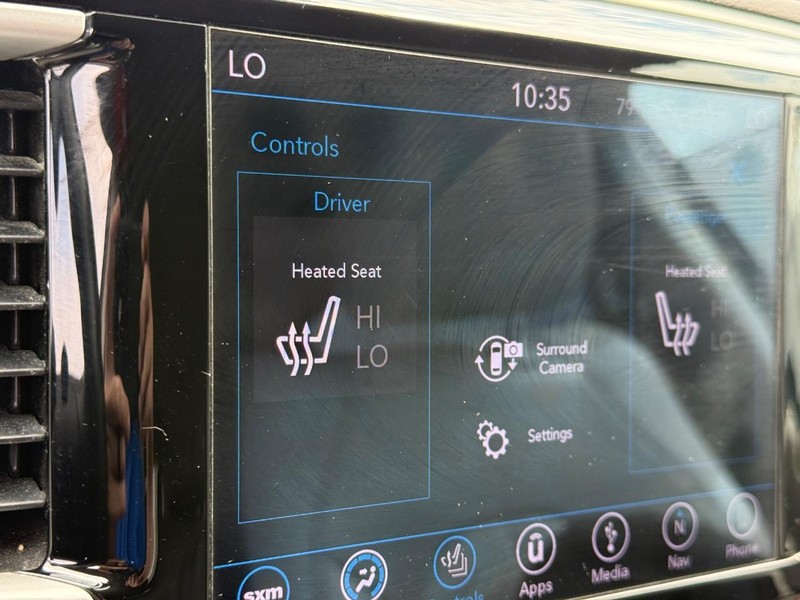 Chrysler Pacifica Vehicle Full-screen Gallery Image 23