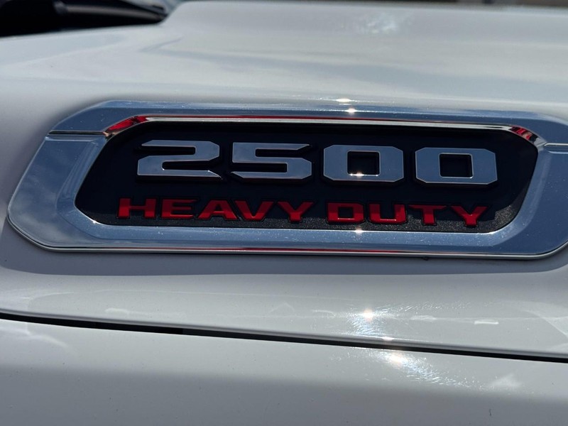 Ram 2500 Vehicle Full-screen Gallery Image 3