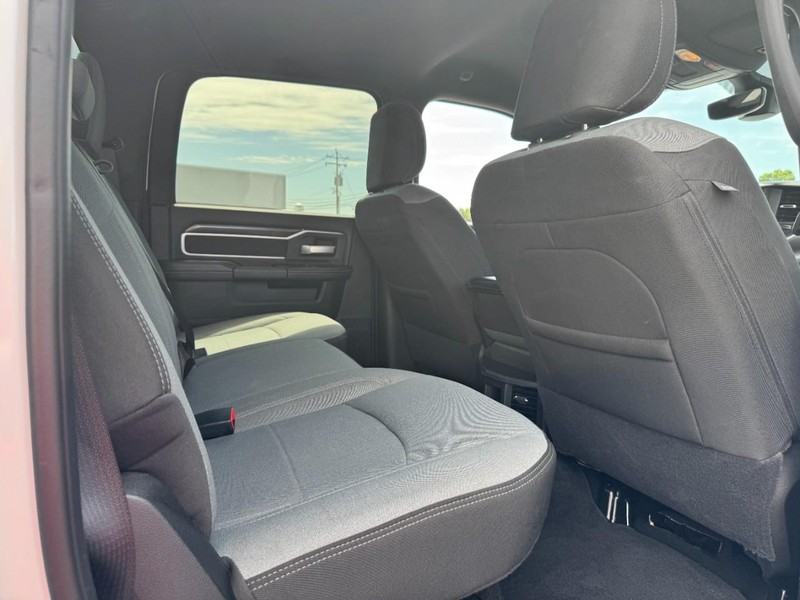 Ram 2500 Vehicle Full-screen Gallery Image 12