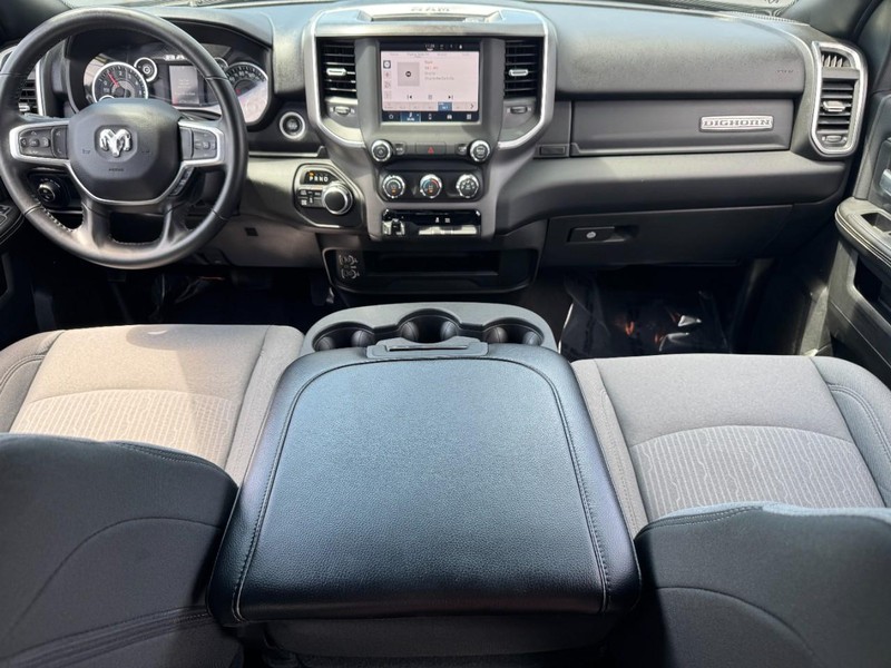 Ram 2500 Vehicle Full-screen Gallery Image 13