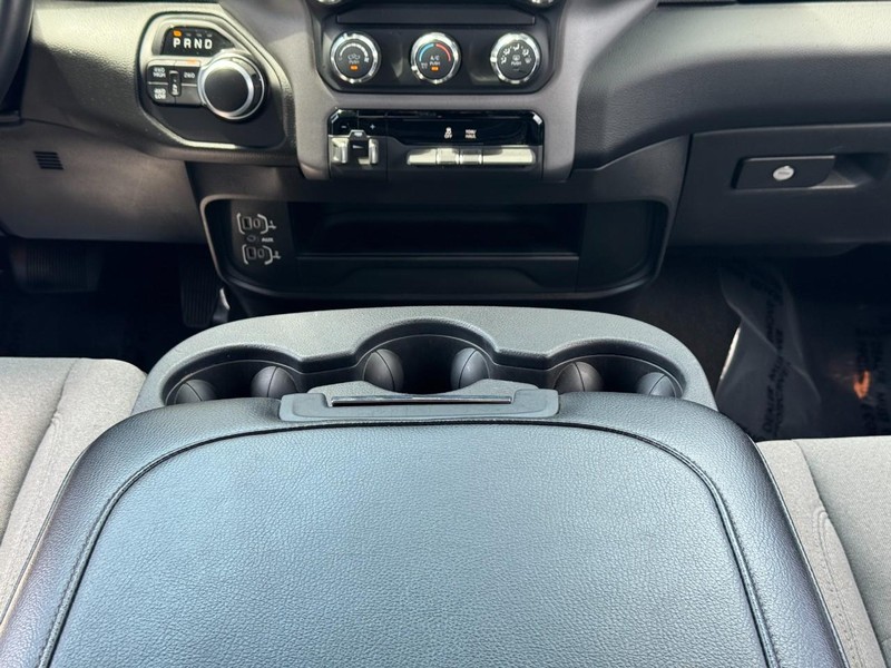 Ram 2500 Vehicle Full-screen Gallery Image 16
