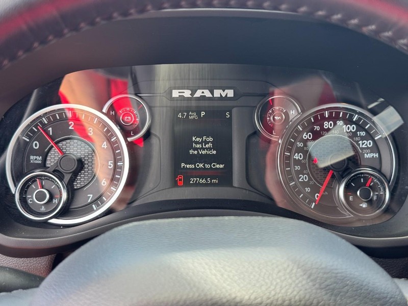 Ram 2500 Vehicle Full-screen Gallery Image 21