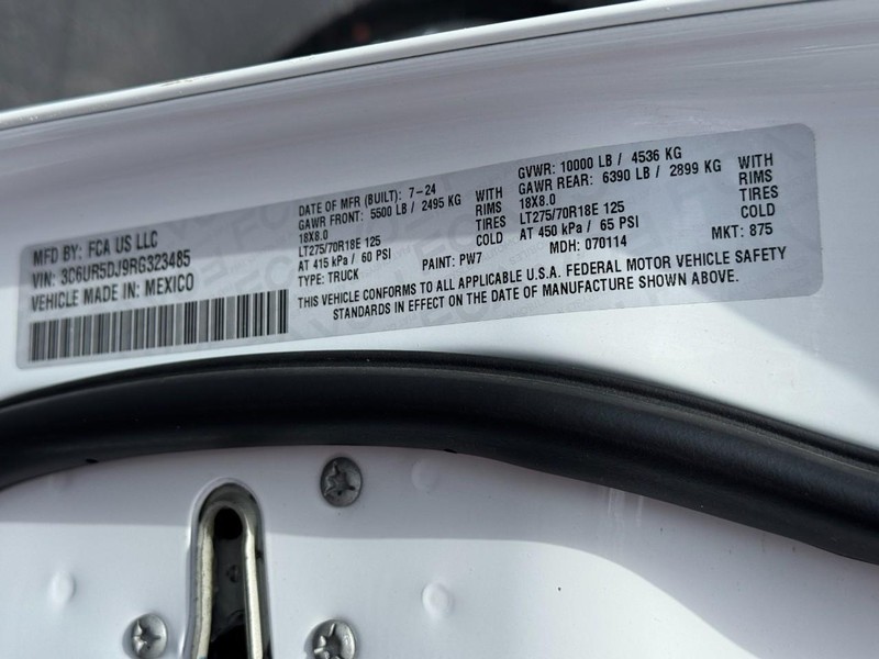 Ram 2500 Vehicle Full-screen Gallery Image 25