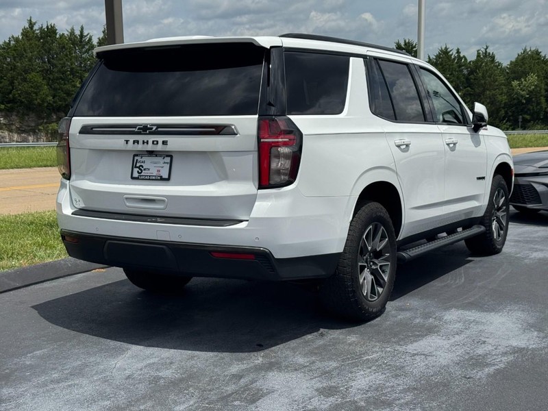 Chevrolet Tahoe Vehicle Full-screen Gallery Image 3